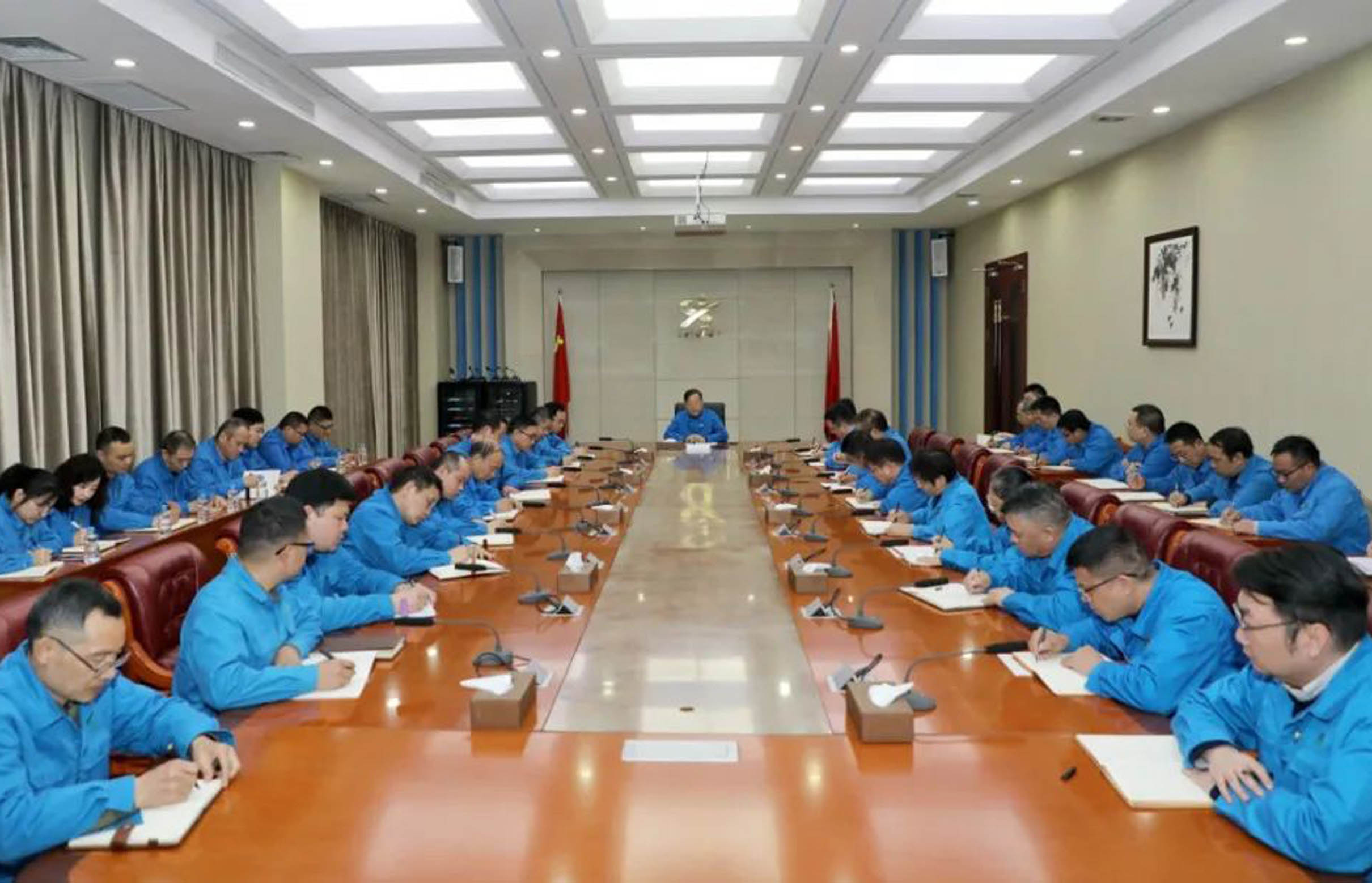 学习民营企业座谈会精神——FH在线平台(中国)官网集团：发挥装备能力强、制造能力强、创新能力强的优势，坚守主业、做强实业。