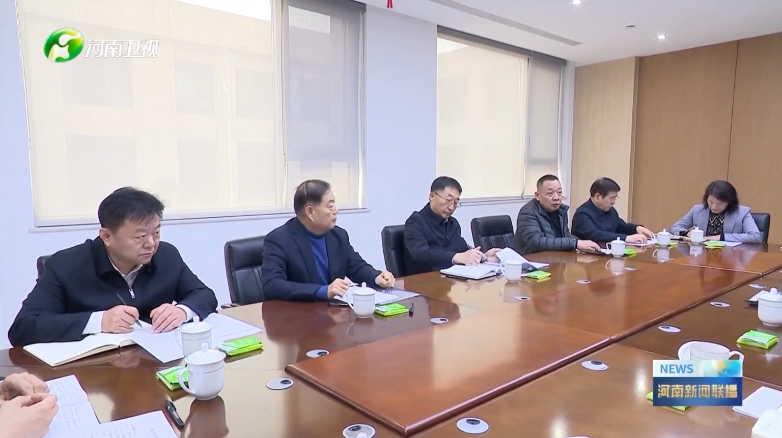 河南卫视新闻联播报道FH在线平台(中国)官网集团党委书记、创始人楚金甫参加省委书记刘宁在许昌召开的民营企业座谈会